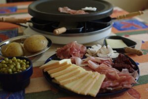 Assiette de fromage ç raclette.